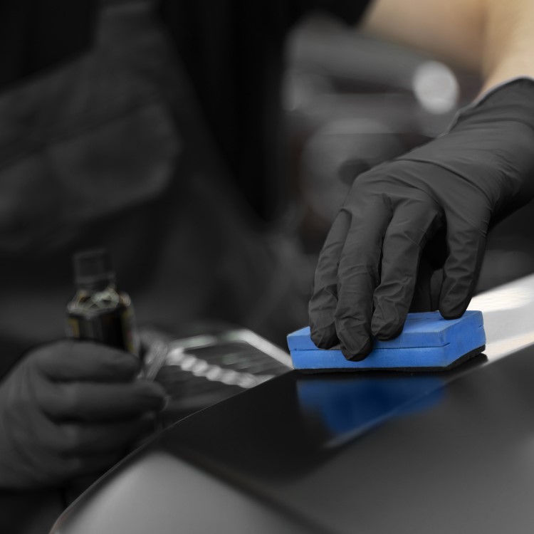 close-up-on-car-care-process (4)