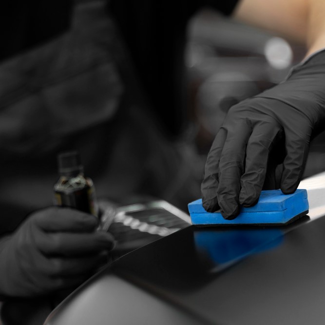 matovyi-polirol-dlia-plastika