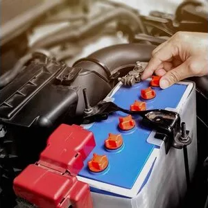 Чем опасен сильный разряд аккумулятора автомобиля? 1 car battery 400x300 1